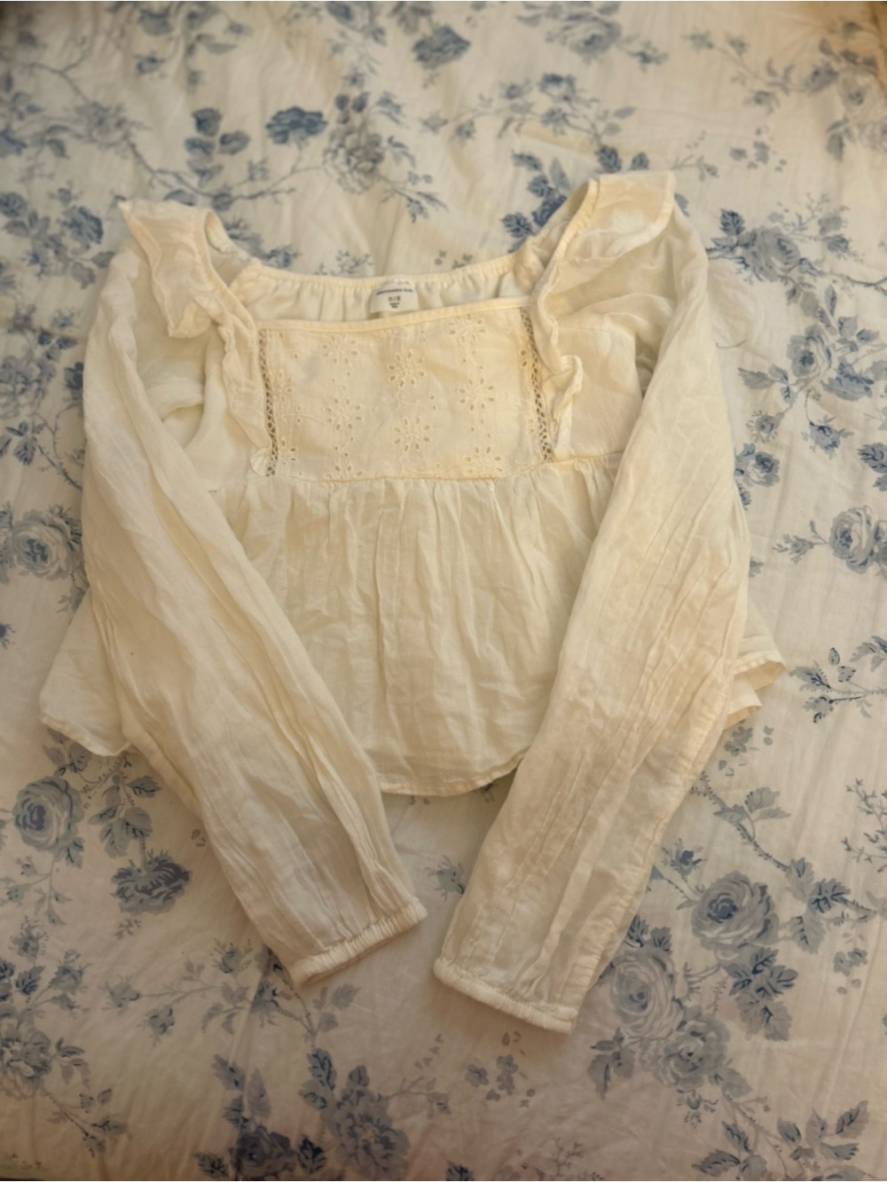 Abercrombie Kids cream eyelet ruffle long sleeve blouse size 11/12